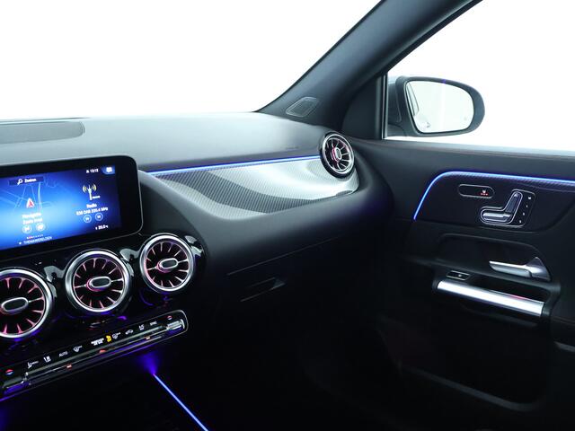 Mercedes-Benz GLA-KLASSE 200 Business Solution AMG Panoramadak | Sfeerverlichting | Apple CarPlay | Achteruitrijcamera | Inclusief 24 maanden MB Certified garantie voor Europa.