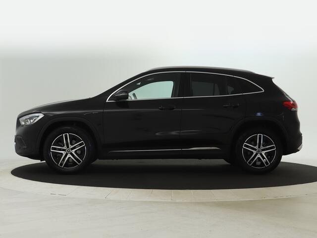 Mercedes-Benz GLA-KLASSE 250 e AMG Line Sfeerverlichting | Ledkoplampen | Achteruitrijcamera | EASY PACK achterklep | Inclusief 24 maanden MB Certified garantie voor Europa.