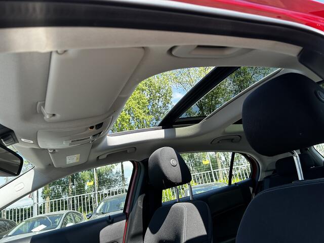 Mercedes-Benz GLA-KLASSE 180 123 pk Business | Pano | 19" | Stoelverw. | Navi | Cruise | 4 seiz. banden