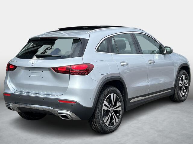 Mercedes-Benz GLA-KLASSE 250 e Star Edition Luxury LIMITED | Panoramadak | Trekhaak | Elektrisch Verstelbare Stoelen + Memory | Dodehoekassistent | Apple CarPlay | Android Auto | Elektrische Achterklep | Sfeerverlichting | Stoelverwarming | Achteruitrijcamera