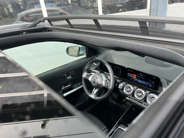 Mercedes-Benz GLA-KLASSE 250 e Star Edition Luxury LIMITED | Panoramadak | Trekhaak | Elektrisch Verstelbare Stoelen + Memory | Dodehoekassistent | Apple CarPlay | Android Auto | Elektrische Achterklep | Sfeerverlichting | Stoelverwarming | Achteruitrijcamera