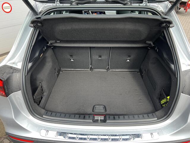 Mercedes-Benz GLA-KLASSE 250 e Star Edition Luxury LIMITED | Panoramadak | Trekhaak | Elektrisch Verstelbare Stoelen + Memory | Dodehoekassistent | Apple CarPlay | Android Auto | Elektrische Achterklep | Sfeerverlichting | Stoelverwarming | Achteruitrijcamera