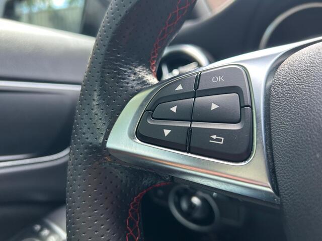 Mercedes-Benz GLA-KLASSE 200D Automaat Business Solution AMG l Panoramadak l Electrische Klep l