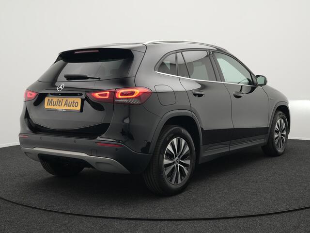 Mercedes-Benz GLA-KLASSE 250 e Style Plug In Hybrid 218pk Dealer O.H PHEV | Trekhaak af Fabriek | Camera | Widescreen Navi | Apple Carplay | BLIS | Parkassist | Sportstoelen Verwarmd |