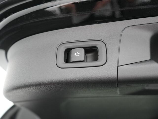 Mercedes-Benz GLA-KLASSE 250 e Style Plug In Hybrid 218pk Dealer O.H PHEV | Trekhaak af Fabriek | Camera | Widescreen Navi | Apple Carplay | BLIS | Parkassist | Sportstoelen Verwarmd |