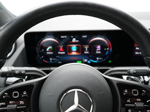 Mercedes-Benz GLA-KLASSE 250 e Style Plug In Hybrid 218pk Dealer O.H PHEV | Trekhaak af Fabriek | Camera | Widescreen Navi | Apple Carplay | BLIS | Parkassist | Sportstoelen Verwarmd |