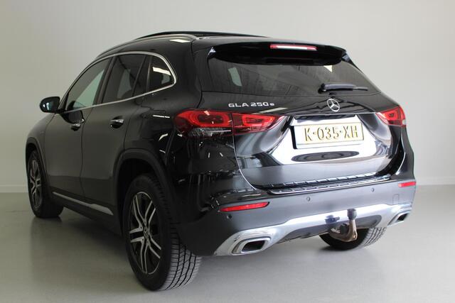 Mercedes-Benz GLA-KLASSE 250 e Business Solution Luxury Limited | PANO-DAK | NAVI | WEGKL-TRHAAK | 18'LMV | CAMERA | CARPLAY | PDC-V/A |
