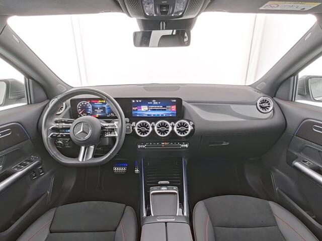 Mercedes-Benz GLA-KLASSE 250 e AMG Face Lift Plug-In Hybride AMG Line Advanced Plus | Panorama Schuif-Kanteldak | Dfeerverlichting | Dodehoek Assist | Stuur en Stoelverwarming. Inclusief 24 maanden Mercedes-Benz Certified garantie voor Europa.