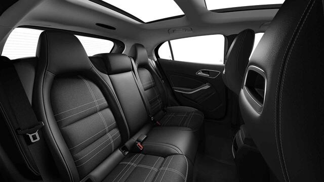 Mercedes-Benz GLA-KLASSE 250 4Matic Ambition | Panoramadak | Trekhaak | Navigatie | Dakrails | 18" lichtmetalen velgen |