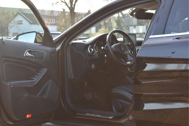 Mercedes-Benz GLA-KLASSE 180 | Camera | Allweather | Stoelverw | Navi | Cruise Control | LED | LM-Velgen