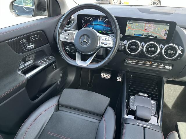 Mercedes-Benz GLA-KLASSE 250 e AMG Line l Automaat I MBUX l 360° camera l Elektr. Trekhaak l Memory l Tempomaat l Stoelverwarming l l Leder/alcantara l Widescreen l Augmented Reality l Airconditioning