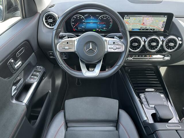 Mercedes-Benz GLA-KLASSE 250 e AMG Line l Automaat I MBUX l 360° camera l Elektr. Trekhaak l Memory l Tempomaat l Stoelverwarming l l Leder/alcantara l Widescreen l Augmented Reality l Airconditioning