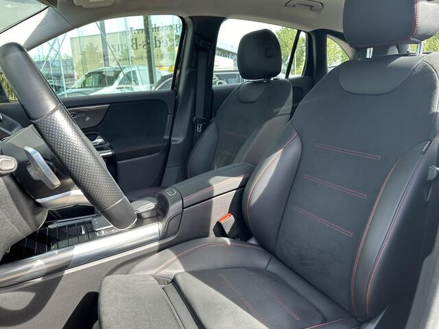Mercedes-Benz GLA-KLASSE 250 e AMG Line l Automaat I MBUX l 360° camera l Elektr. Trekhaak l Memory l Tempomaat l Stoelverwarming l l Leder/alcantara l Widescreen l Augmented Reality l Airconditioning