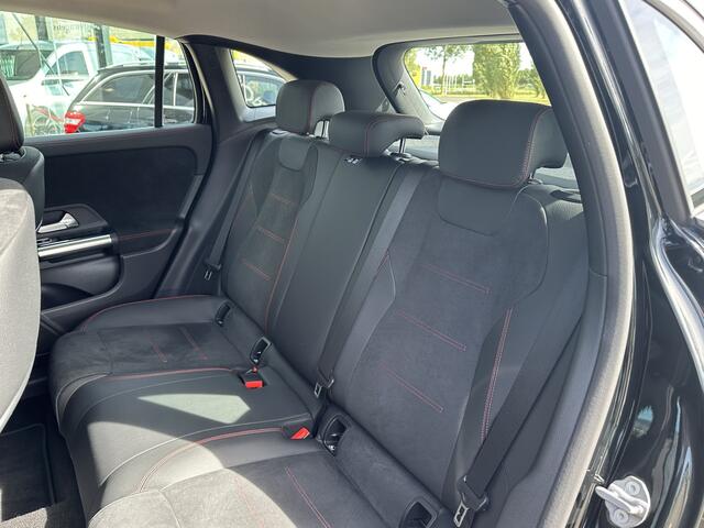 Mercedes-Benz GLA-KLASSE 250 e AMG Line l Automaat I MBUX l 360° camera l Elektr. Trekhaak l Memory l Tempomaat l Stoelverwarming l l Leder/alcantara l Widescreen l Augmented Reality l Airconditioning
