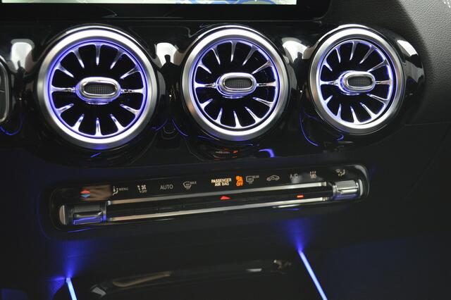 Mercedes-Benz GLA-KLASSE 250 e Led Panorama Widescreen Sfeer Camera Afn.trekh Pdc