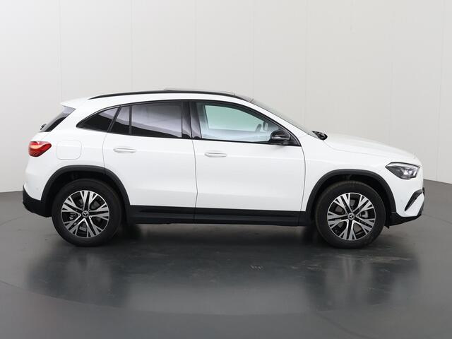 Mercedes-Benz GLA-KLASSE 250 e Luxury Line | Panoramadak | Trekhaak | Night pakket | Multibeam |