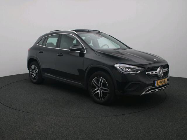 Mercedes-Benz GLA-KLASSE 200 Business Solution Luxury Panorama Schuif-Kanteldak | Sfeerverlichting | Ledkoplampen | Achteruitrijcamera. Inclusief 24 maanden MB Certified garantie voor Europa.