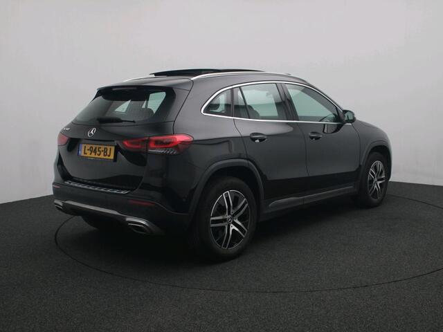 Mercedes-Benz GLA-KLASSE 200 Business Solution Luxury Panorama Schuif-Kanteldak | Sfeerverlichting | Ledkoplampen | Achteruitrijcamera. Inclusief 24 maanden MB Certified garantie voor Europa.