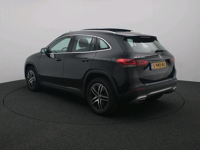 Mercedes-Benz GLA-KLASSE 200 Business Solution Luxury Panorama Schuif-Kanteldak | Sfeerverlichting | Ledkoplampen | Achteruitrijcamera. Inclusief 24 maanden MB Certified garantie voor Europa.