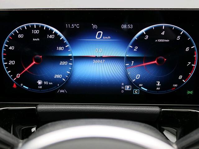Mercedes-Benz GLA-KLASSE 200 Business Solution Luxury Panorama Schuif-Kanteldak | Sfeerverlichting | Ledkoplampen | Achteruitrijcamera. Inclusief 24 maanden MB Certified garantie voor Europa.