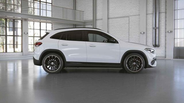 Mercedes-Benz GLA-KLASSE 200 AMG Line | Panoramadak | Night | Widescreen | Multispaaks velgen | Achteruitrijcamera |