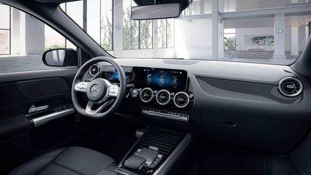 Mercedes-Benz GLA-KLASSE 200 AMG Line | Panoramadak | Night | Widescreen | Multispaaks velgen | Achteruitrijcamera |