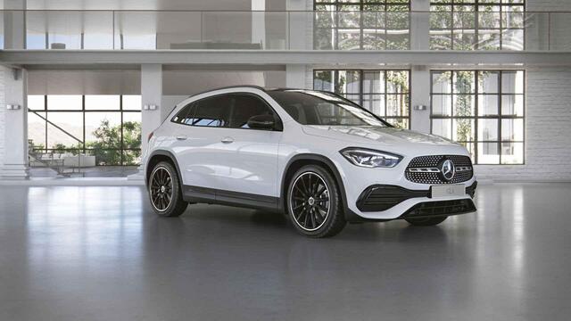 Mercedes-Benz GLA-KLASSE 200 AMG Line | Panoramadak | Night | Widescreen | Multispaaks velgen | Achteruitrijcamera |