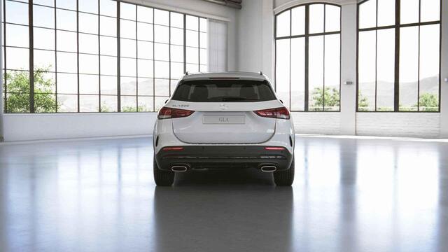 Mercedes-Benz GLA-KLASSE 200 AMG Line | Panoramadak | Night | Widescreen | Multispaaks velgen | Achteruitrijcamera |