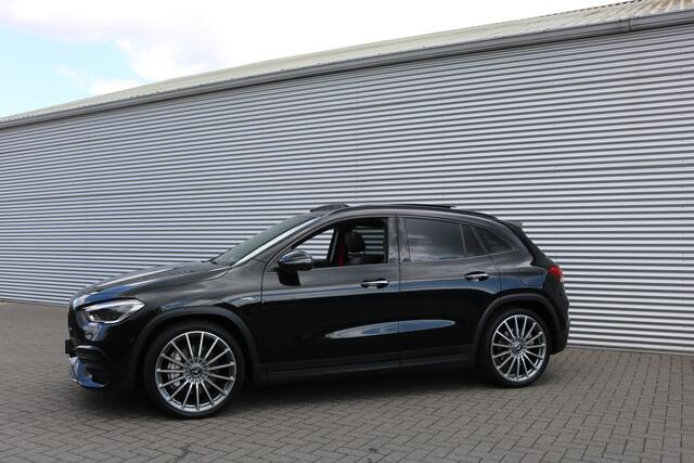 Mercedes-Benz GLA-KLASSE AMG 35 4MATIC 306PK (Panoramadak Sportleder/Memory Carplay HeadUp Burmester Distronic Keyless 360Camera Multibeam 20InchAMG)