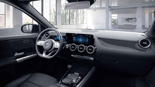Mercedes-Benz GLA-KLASSE 250 e AMG Line | Night | Panoramadak | 360 graden camera | Stoelverwarming |