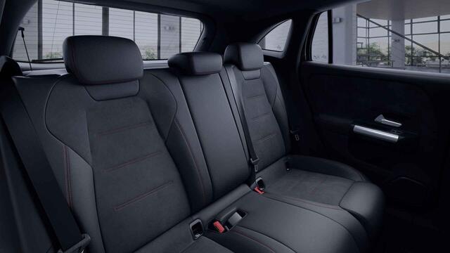 Mercedes-Benz GLA-KLASSE 250 e AMG Line | Night | Panoramadak | 360 graden camera | Stoelverwarming |