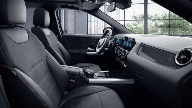 Mercedes-Benz GLA-KLASSE 250 e AMG Line | Night | Panoramadak | 360 graden camera | Stoelverwarming |