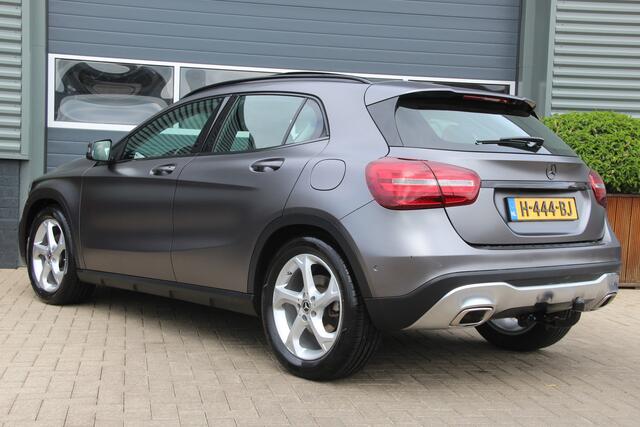 Mercedes-Benz GLA-KLASSE 200 Premium Pano-dak | Trekhaak | Xenon-LED | Navi | ECC | PDC | Cruise | Half-Leder | Sportstoelen | Stoelverw | LMV18'' | Goede banden | Zeer nette
