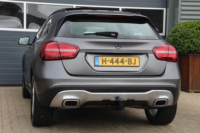 Mercedes-Benz GLA-KLASSE 200 Premium Pano-dak | Trekhaak | Xenon-LED | Navi | ECC | PDC | Cruise | Half-Leder | Sportstoelen | Stoelverw | LMV18'' | Goede banden | Zeer nette