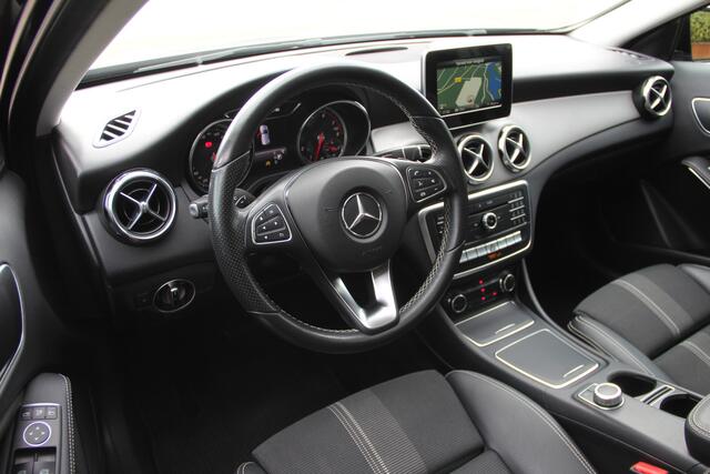 Mercedes-Benz GLA-KLASSE 200 Premium Pano-dak | Trekhaak | Xenon-LED | Navi | ECC | PDC | Cruise | Half-Leder | Sportstoelen | Stoelverw | LMV18'' | Goede banden | Zeer nette