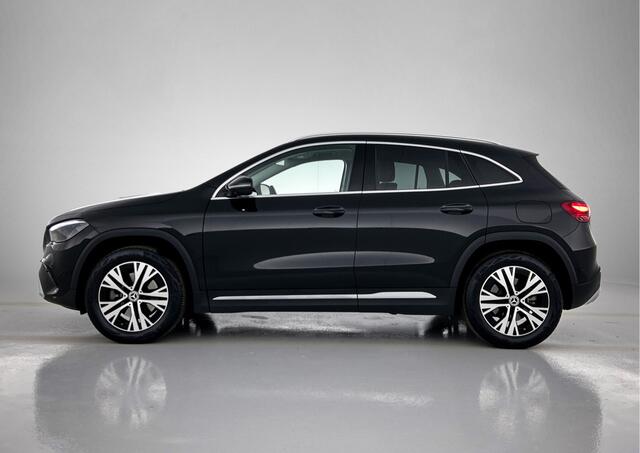 Mercedes-Benz GLA-KLASSE 250 e Face Lift Plug-In Hybride | Lichtmetalen velgen | Wide screen | Navigatie | Parking support met 360 graad camera | Inclusief 24 maanden Mercedes-Benz Certified garantie voor Europa.