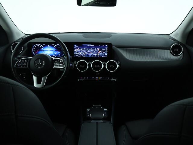 Mercedes-Benz GLA-KLASSE 250 e Plug-In Hybride | Trekhaak | Distronic | Achteruitrijcamera | Keyless go | LED koplampen | Inclusief 24 maanden MB Certified garantie voor Europa.