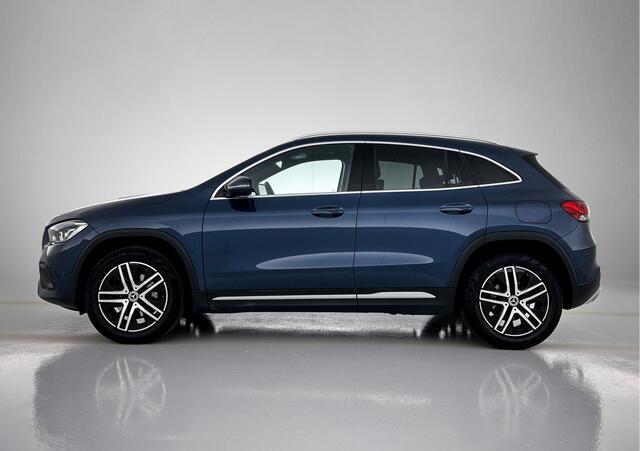 Mercedes-Benz GLA-KLASSE 200 Business Solution Luxury | aFN tREKHAAK | Zawrte lederlook bekleding | Led Lights | Stoelverwaming | Park pilot | Inclusief 24 maanden MB Certified garantie voor Europa.