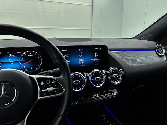 Mercedes-Benz GLA-KLASSE 200 Business Solution Luxury | aFN tREKHAAK | Zawrte lederlook bekleding | Led Lights | Stoelverwaming | Park pilot | Inclusief 24 maanden MB Certified garantie voor Europa.