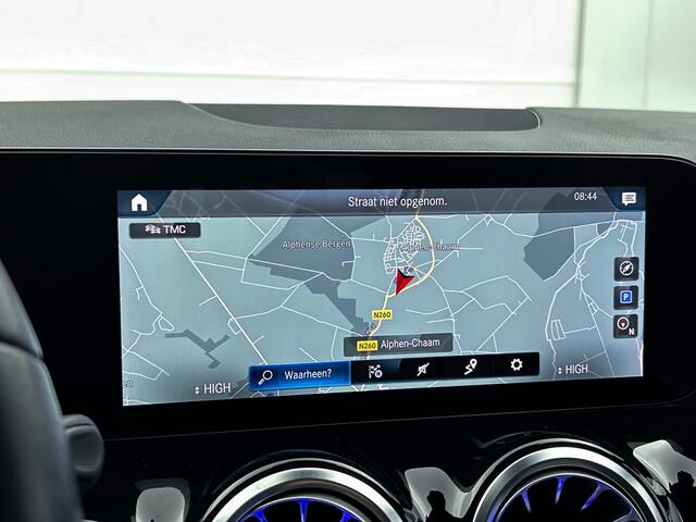 Mercedes-Benz GLA-KLASSE 200 Business Solution Luxury | aFN tREKHAAK | Zawrte lederlook bekleding | Led Lights | Stoelverwaming | Park pilot | Inclusief 24 maanden MB Certified garantie voor Europa.