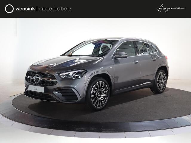 Mercedes-Benz GLA-KLASSE 250 e Business Solution AMG | Premium Plus | Trekhaak | Panoramadak | Winter pakket | 20-Inch | HUD | Dodehoek | Memory | 360 graden | Stoelverwarming