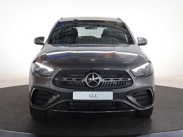 Mercedes-Benz GLA-KLASSE 250 e Business Solution AMG | Premium Plus | Trekhaak | Panoramadak | Winter pakket | 20-Inch | HUD | Dodehoek | Memory | 360 graden | Stoelverwarming