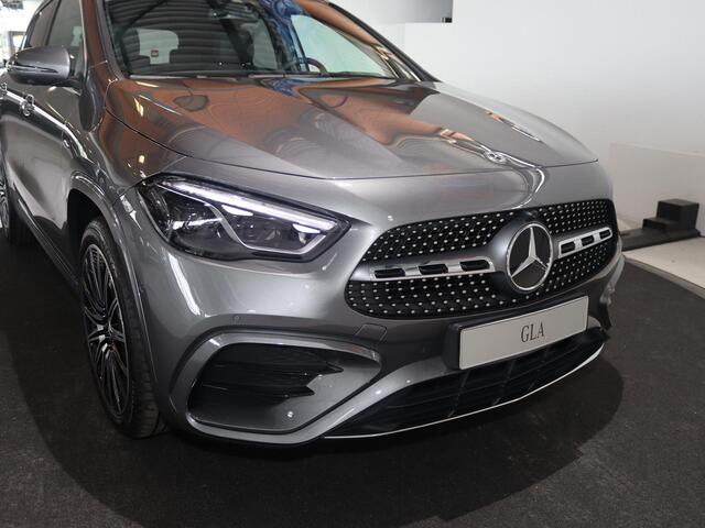 Mercedes-Benz GLA-KLASSE 250 e Business Solution AMG | Premium Plus | Trekhaak | Panoramadak | Winter pakket | 20-Inch | HUD | Dodehoek | Memory | 360 graden | Stoelverwarming
