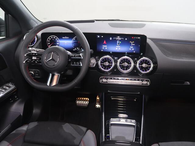 Mercedes-Benz GLA-KLASSE 250 e Business Solution AMG | Premium Plus | Trekhaak | Panoramadak | Winter pakket | 20-Inch | HUD | Dodehoek | Memory | 360 graden | Stoelverwarming