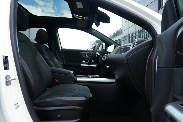 Mercedes-Benz GLA-KLASSE 180 Star Edition AMG Line 136pk Panoramadak/Stoelverwarming/360Camera
