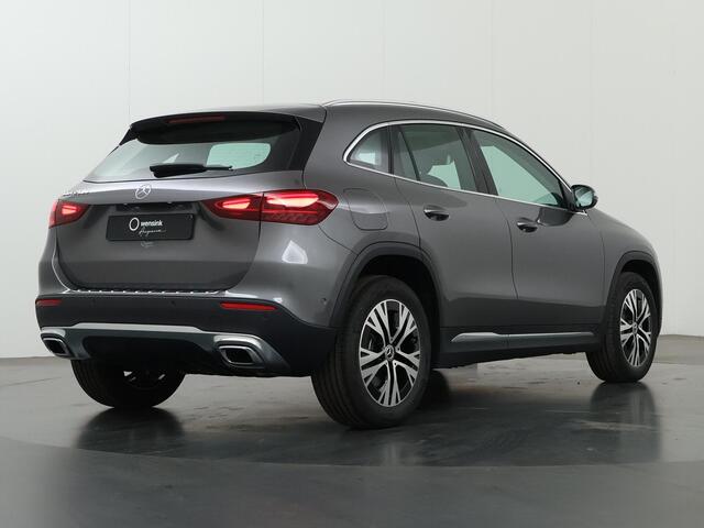 Mercedes-Benz GLA-KLASSE 250 e Business Luxury Line | Panoramadak | Verwarmd stuur | Distronic |