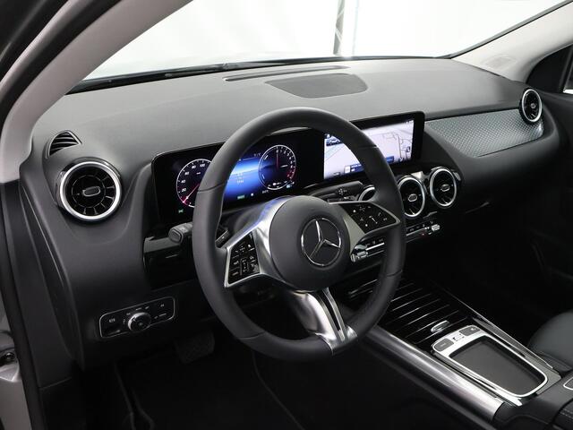 Mercedes-Benz GLA-KLASSE 250 e Business Luxury Line | Panoramadak | Verwarmd stuur | Distronic |
