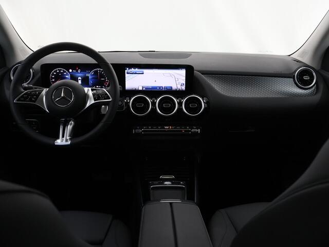 Mercedes-Benz GLA-KLASSE 250 e Business Luxury Line | Panoramadak | Verwarmd stuur | Distronic |
