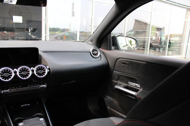 Mercedes-Benz GLA-KLASSE 250 e AMG Line | Distronic | Trekhaak | 360° |