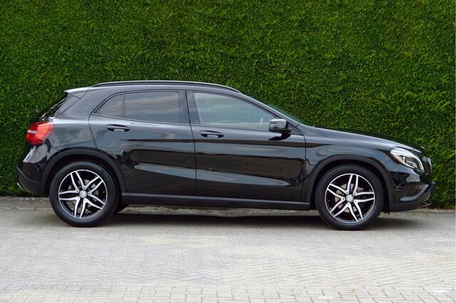 Mercedes-Benz GLA-KLASSE GLA 180 Ambition Night | Navigatie Xenon